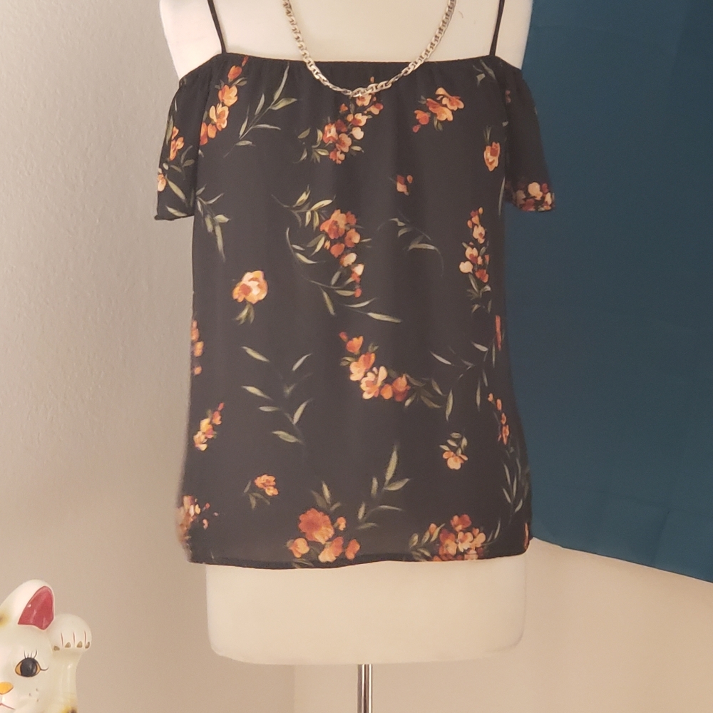 Clothing - Picture 5 of 8